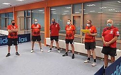 Begrüßung unter Einhaltung der Abstands- und Hygieneregeln